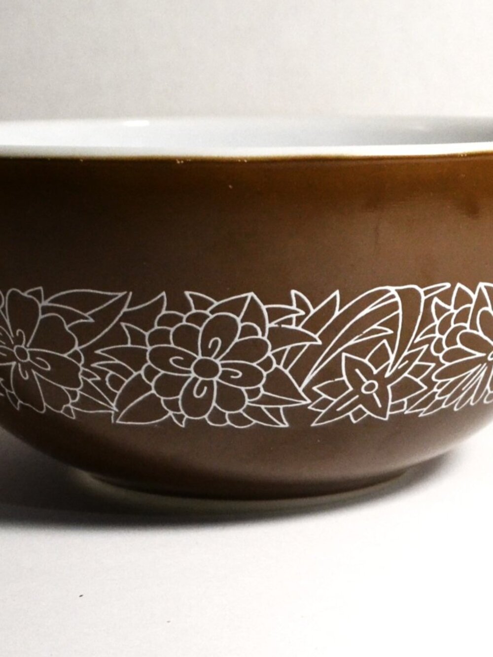 Vintage Pyrex 442 Woodland Mixing Bowl  Chocolate Brown  1½ Quart Cinderella  - Picture 2 of 3